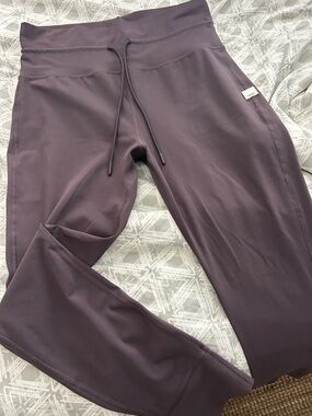 Vuori Women's Plum Stretch Leggings